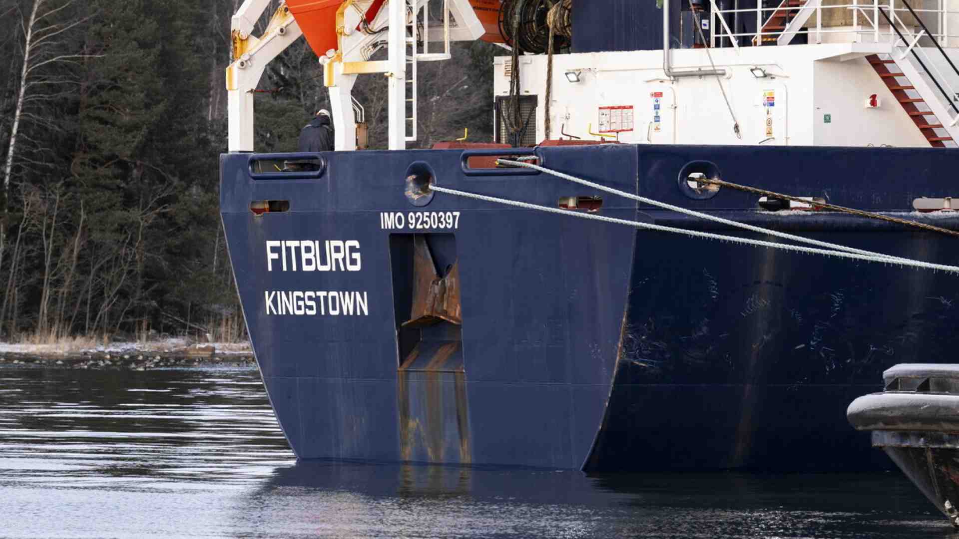 Un altro cavo si scontra con un'ancora. La guerra tra la flotta ombra di Putin e le infrastrutture europee