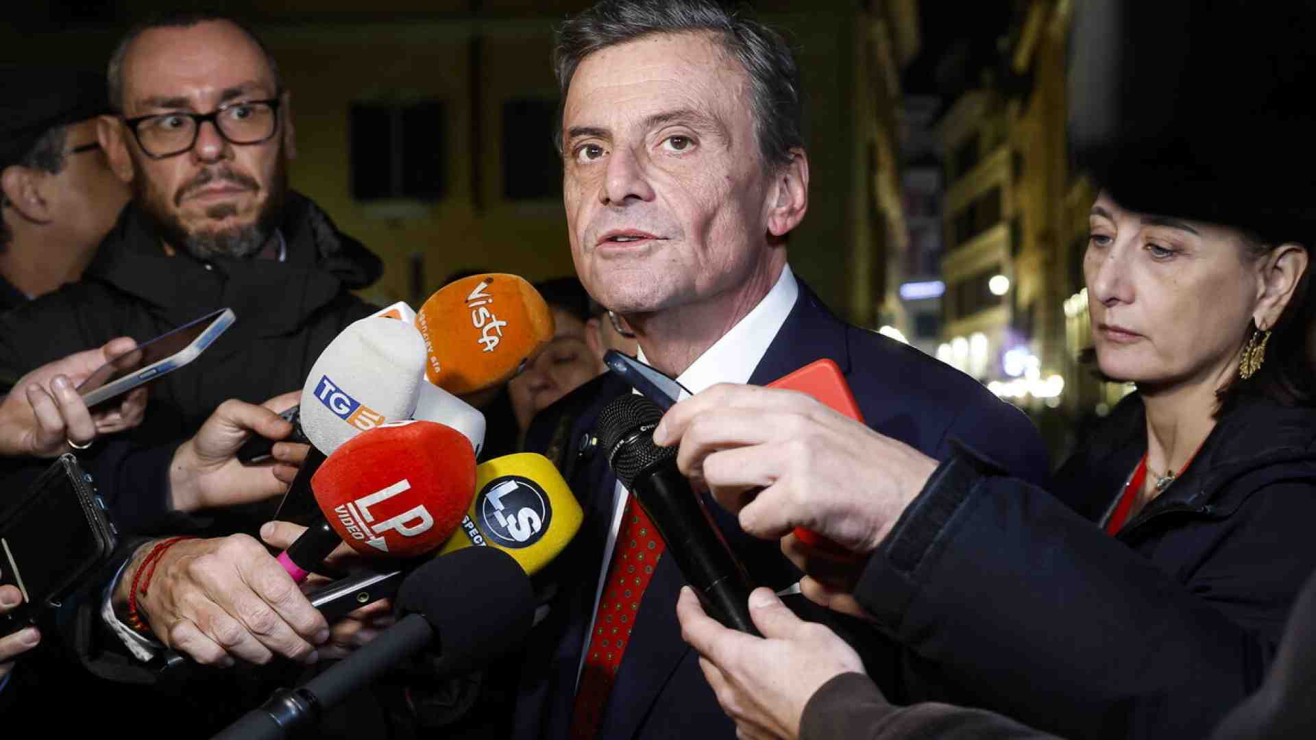 Il talk-show non è informazione. Cosa insegna la polemica Calenda-Formigli