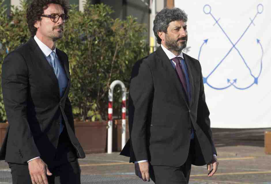 Toninelli mindfulness: “Fico è una foglia. In Campania comanda ancora De Luca”