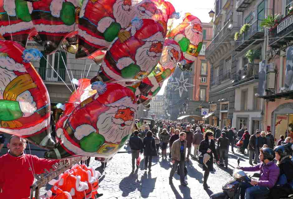 Guappo Natal. Catalogo del cafonal di fine anno