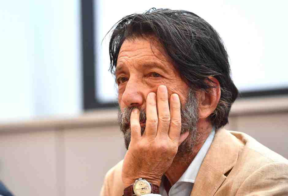 Quando gli intellettuali parlano di politica, sragionano