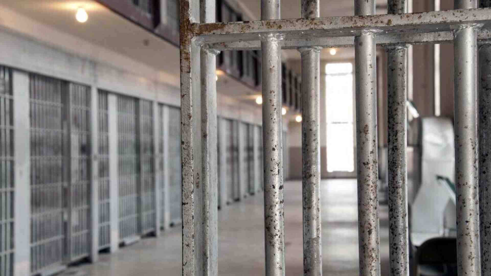 È ora di un indulto differito per salvare il carcere e la società