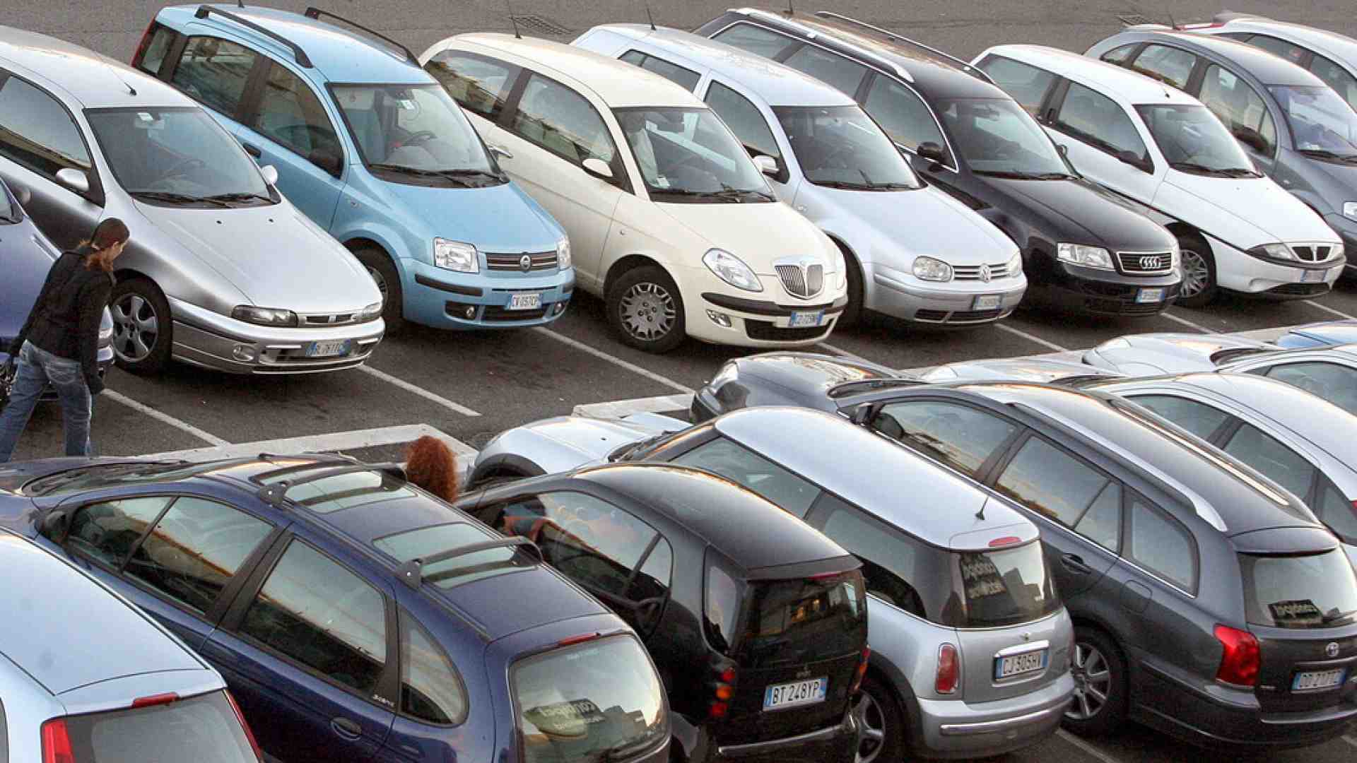 Il collasso delle auto che non vogliamo vedere