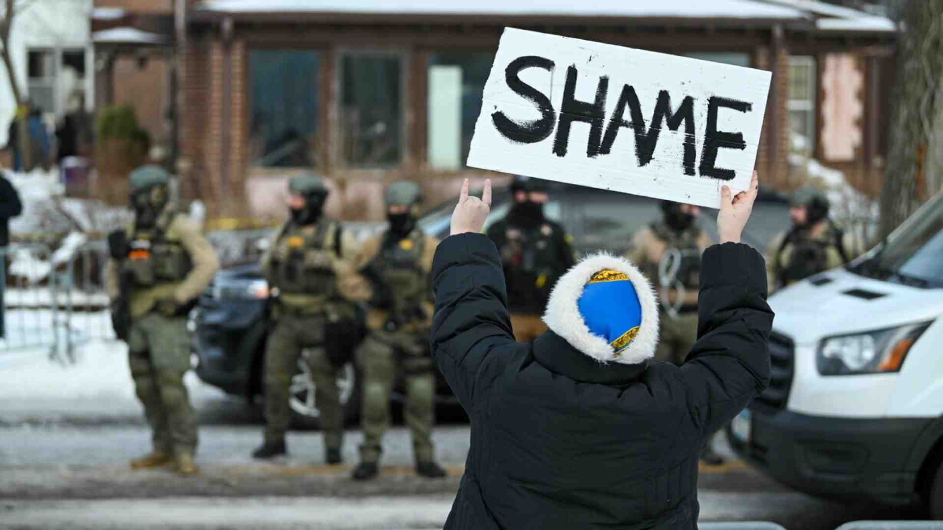 Donna uccisa da un agente dell'Ice a Minneapolis: negli Usa esplodono le proteste