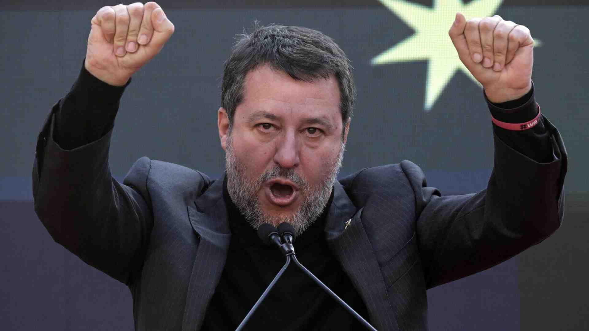 I reflussi di Salvini. Punta al Viminale e vuole norme severe sulla sicurezza. Così chiude al manifesto di Zaia