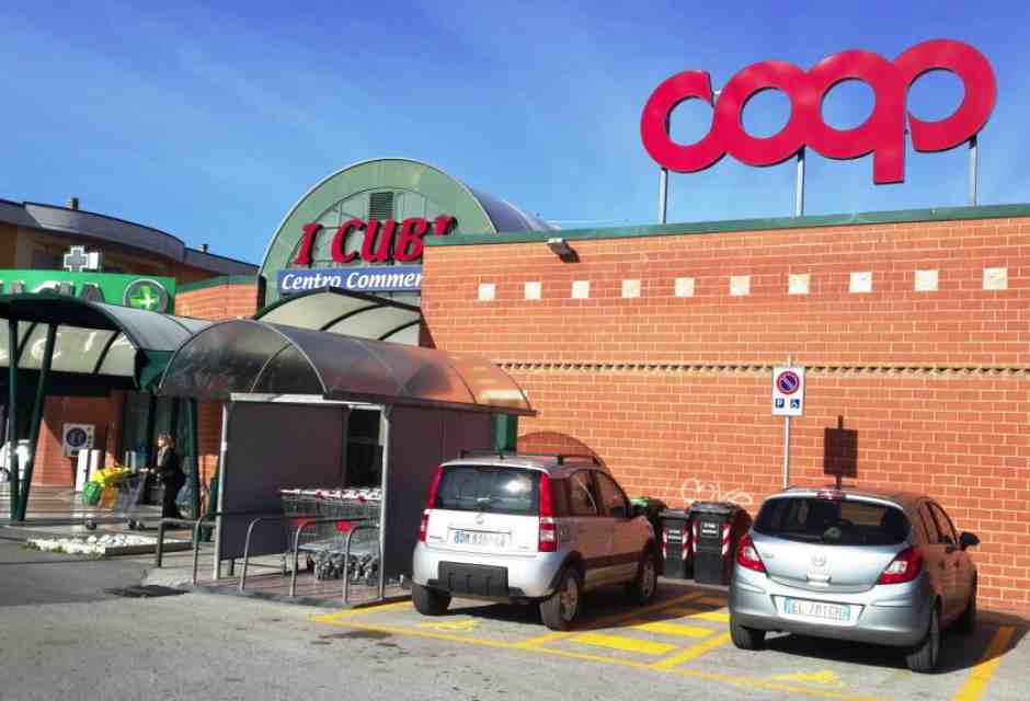 Perché tornare ai sei giorni lavorativi, come vuole la Coop, sarebbe illegale e antistorico