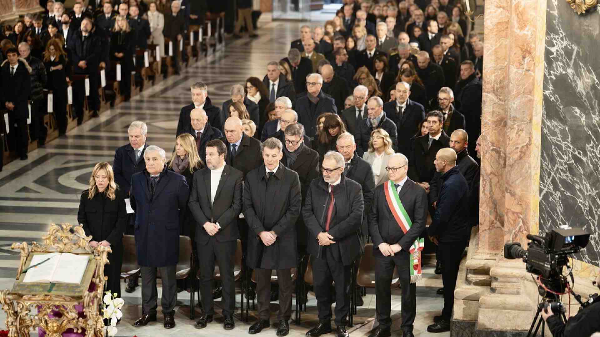 Meloni, i ministri e le opposizioni a Roma per la messa in memoria della strage di Crans-Montana