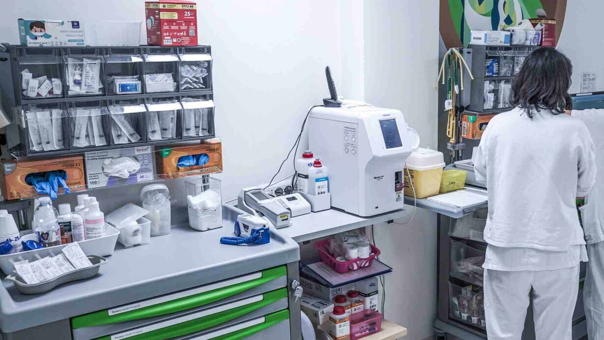 Una svista nel Milleproroghe vieta ai medici di 72 anni di lavorare in ospedale