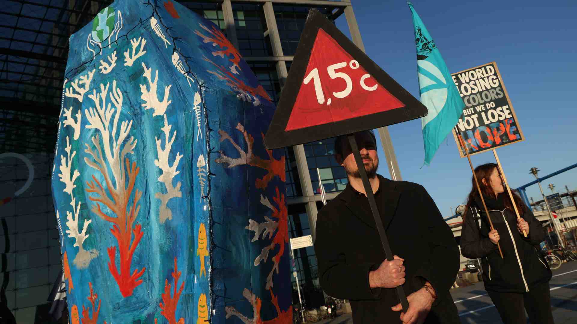 La Trumpexit umanitaria. Washington sospende i fondi a 66 ong e agenzie. Gli effetti dei tagli