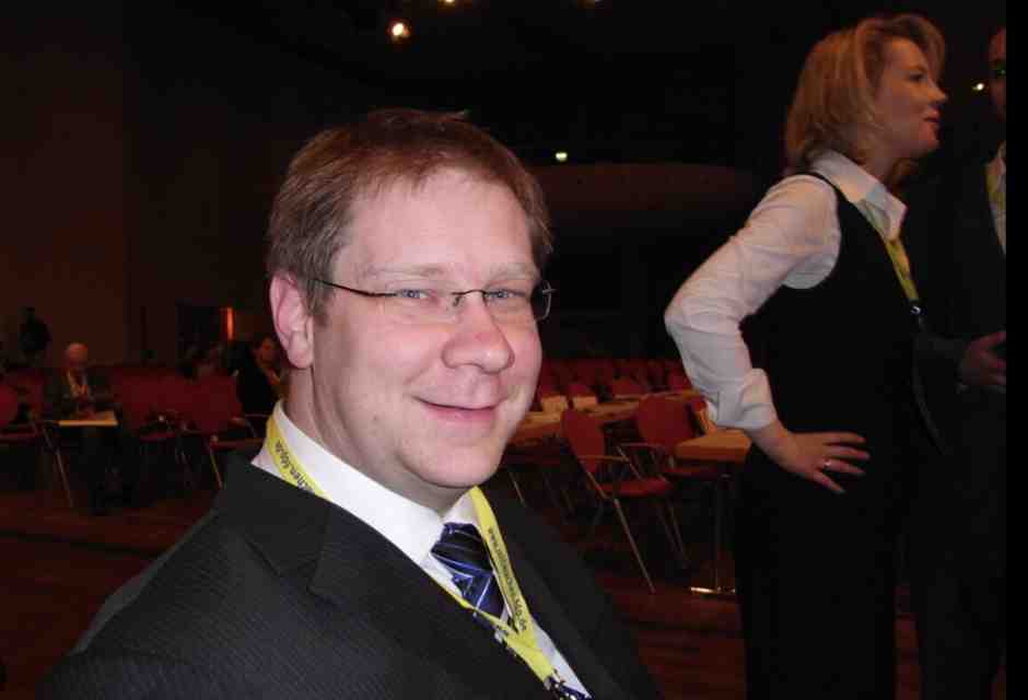 Brucia la casa del commissario tedesco contro l’antisemitismo (e altri roghi simbolici)