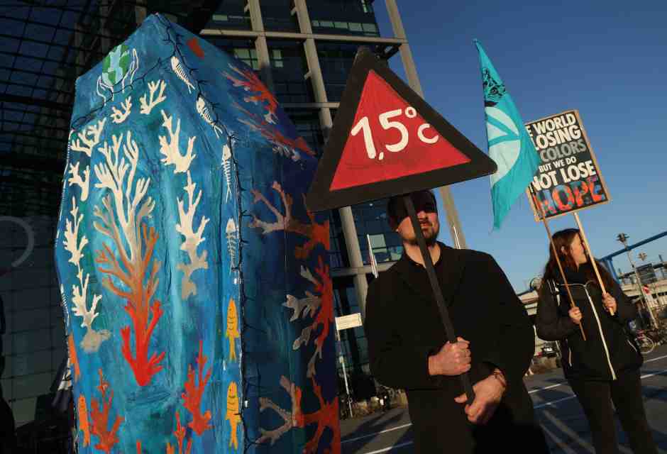 La Trumpexit umanitaria. Washington sospende i fondi a 66 ong e agenzie. Gli effetti dei tagli