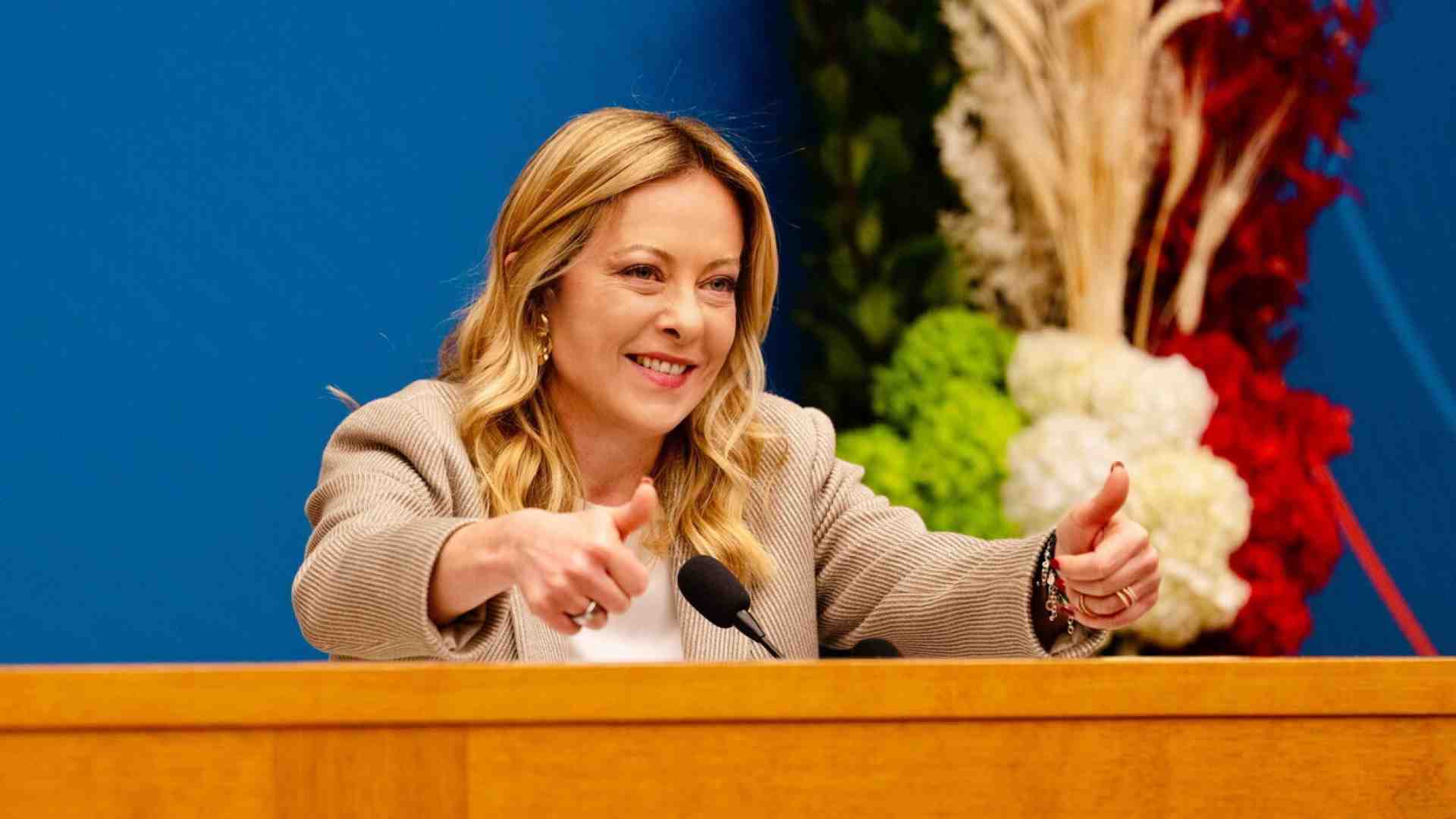 La conferenza della premier mostra un melonismo formato Balena bianca