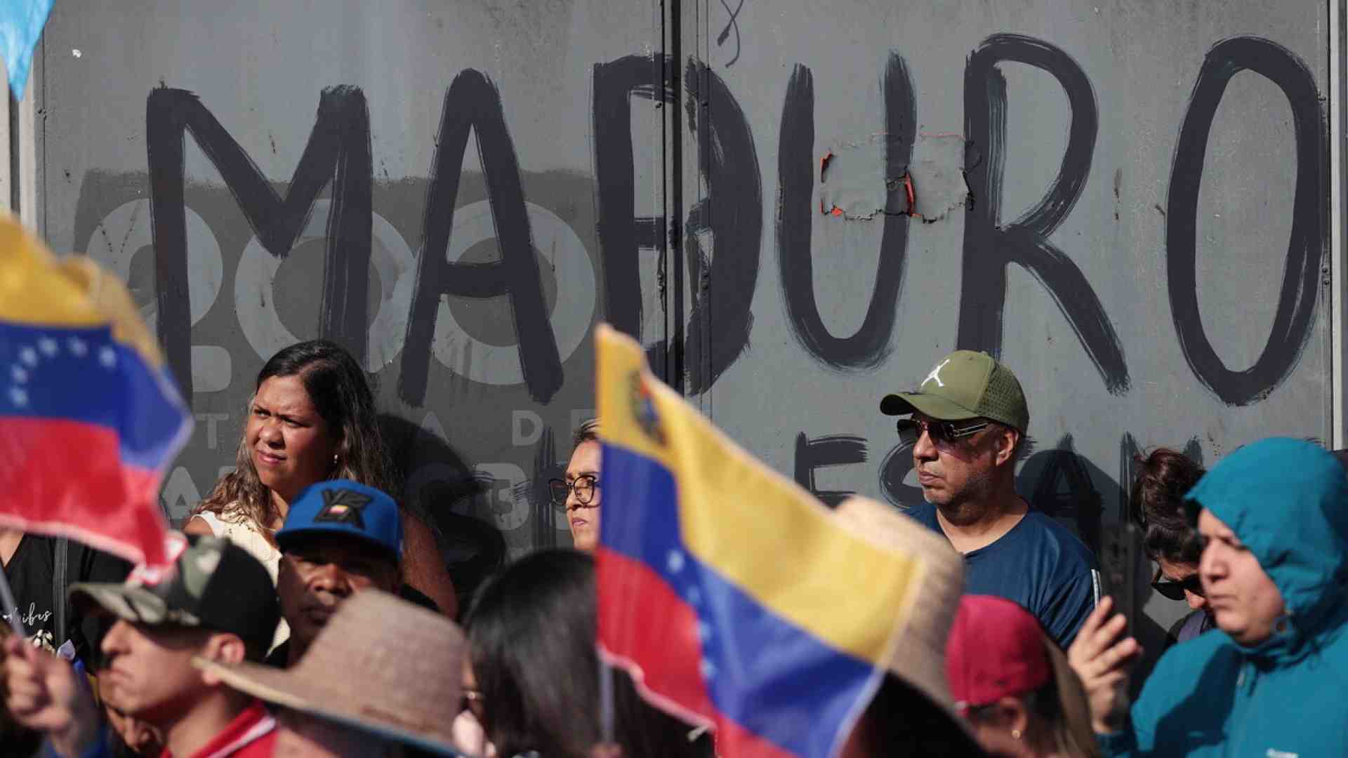 Chi sono i creduloni occidentali diventati le groupie dei regimi