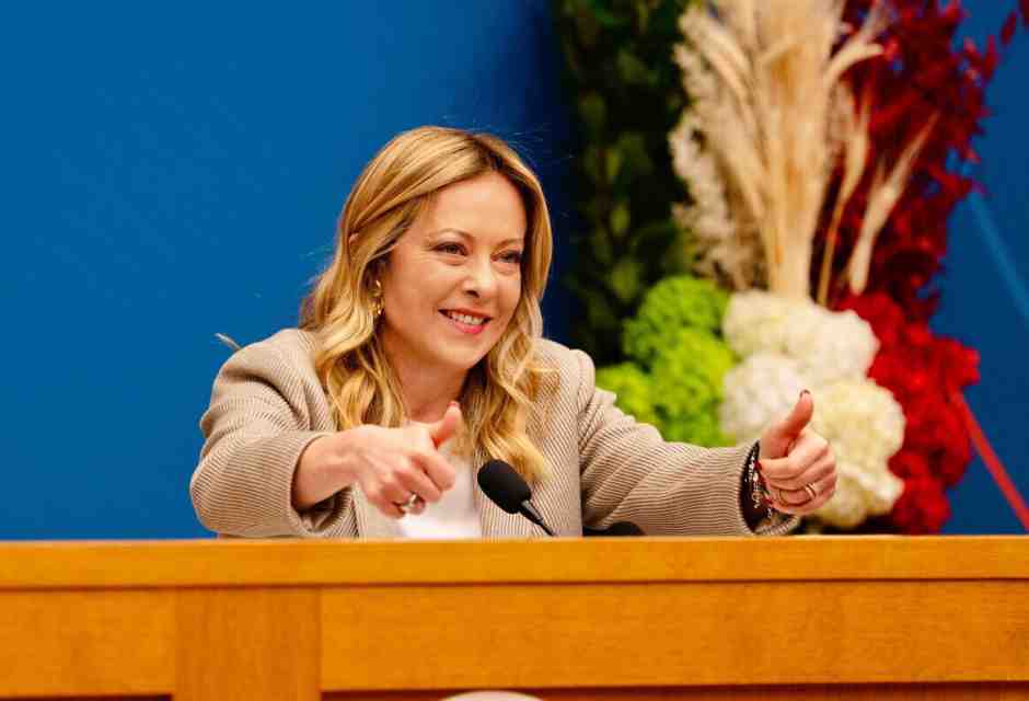 La conferenza della premier mostra un melonismo formato Balena bianca