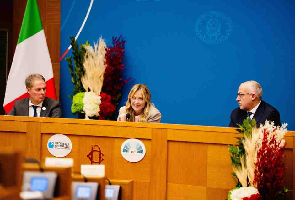 Meloni di mamma. Carezze per Crans-Montana e per la madre di Trentini. “La Ue parli con Russia”