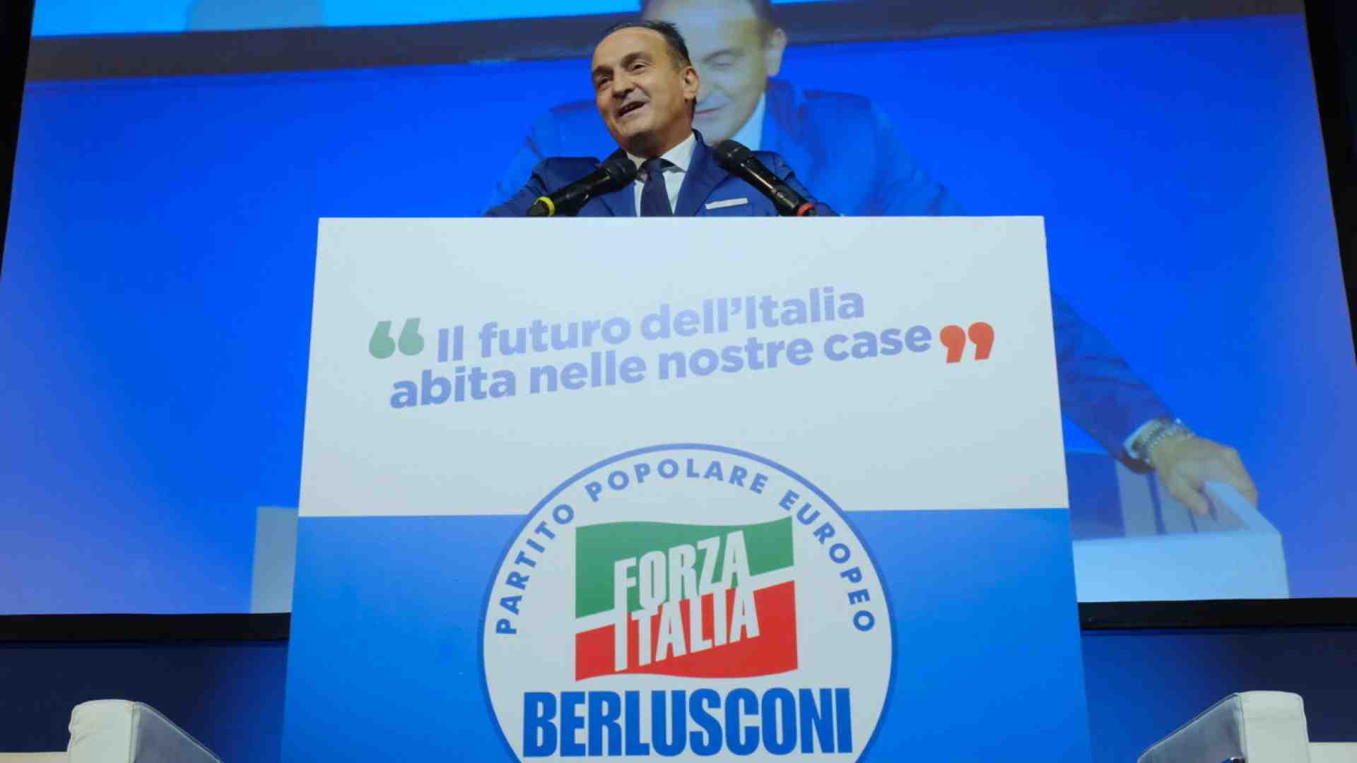 "Sogno un Berlusconi in campo". Meno tasse, diritti e sicurezza: Forza Italia secondo Alberto Cirio