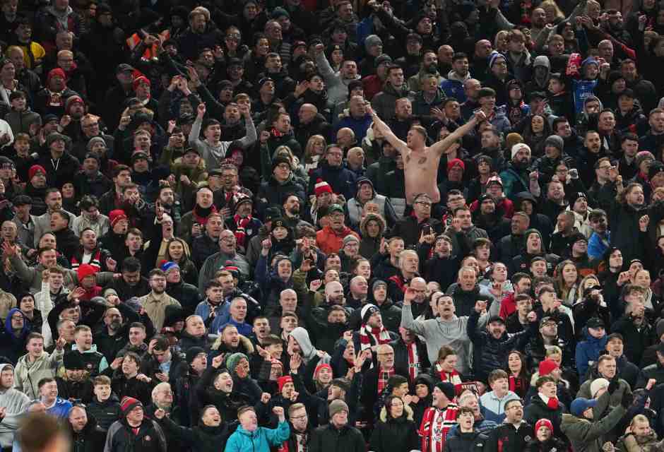 Nel Regno Unito tifare una squadra di calcio ha iniziato a costare troppo