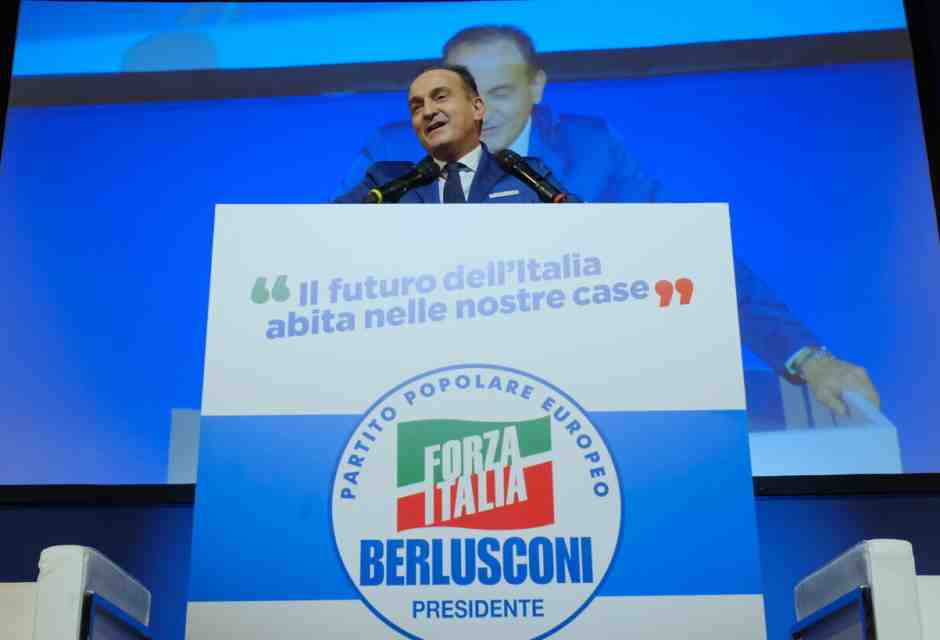 "Sogno un Berlusconi in campo". Meno tasse, diritti e sicurezza: Forza Italia secondo Alberto Cirio