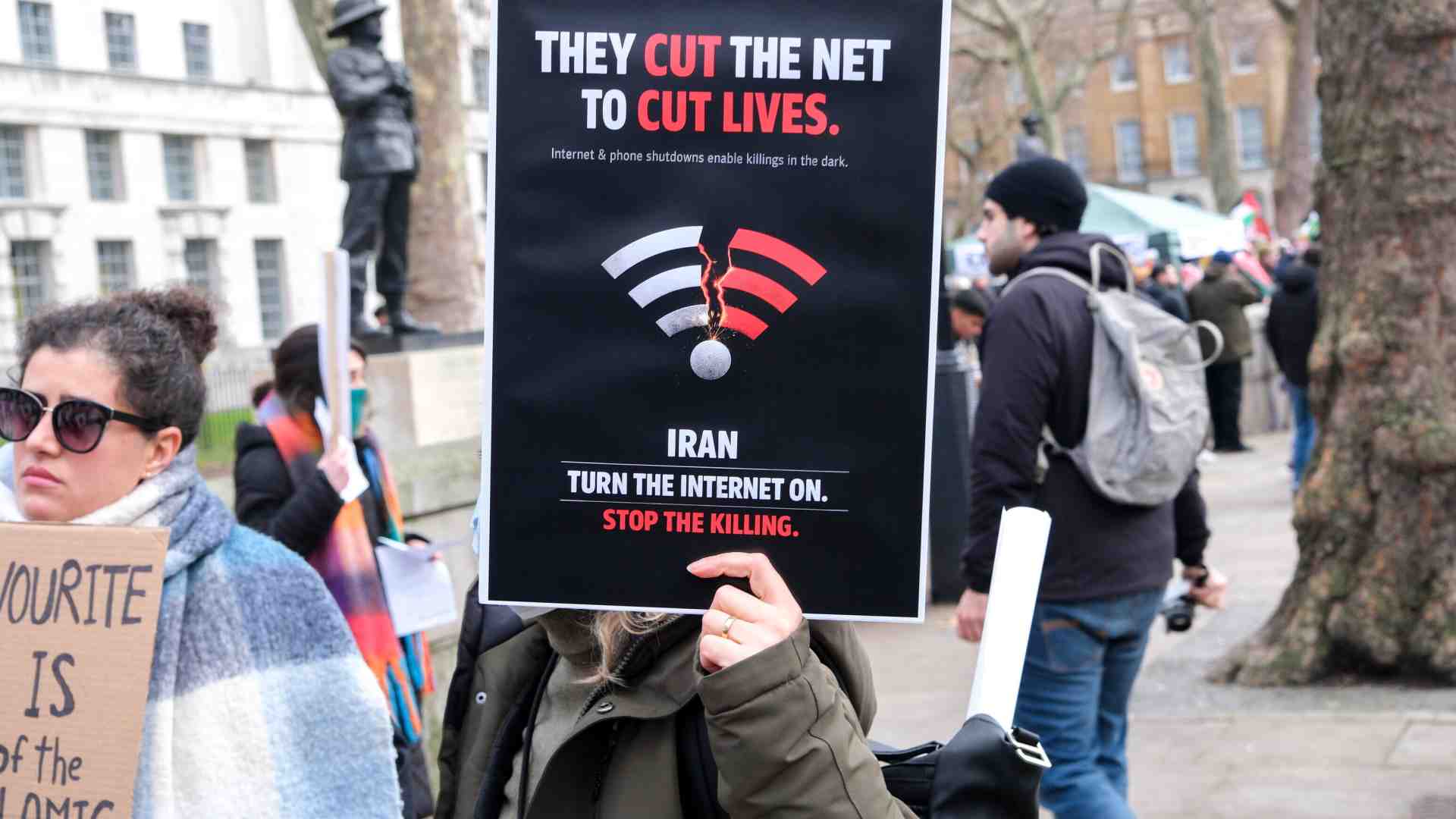 Anche Starlink in Iran non funziona più. I “jammer” del regime e l’intervento di Musk