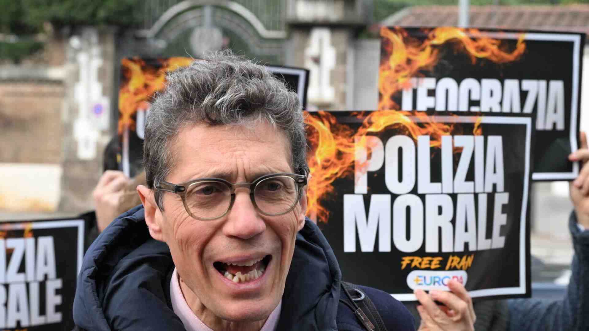 Magi (+Europa): "Ecco perché bisogna scendere in piazza per l'Iran"