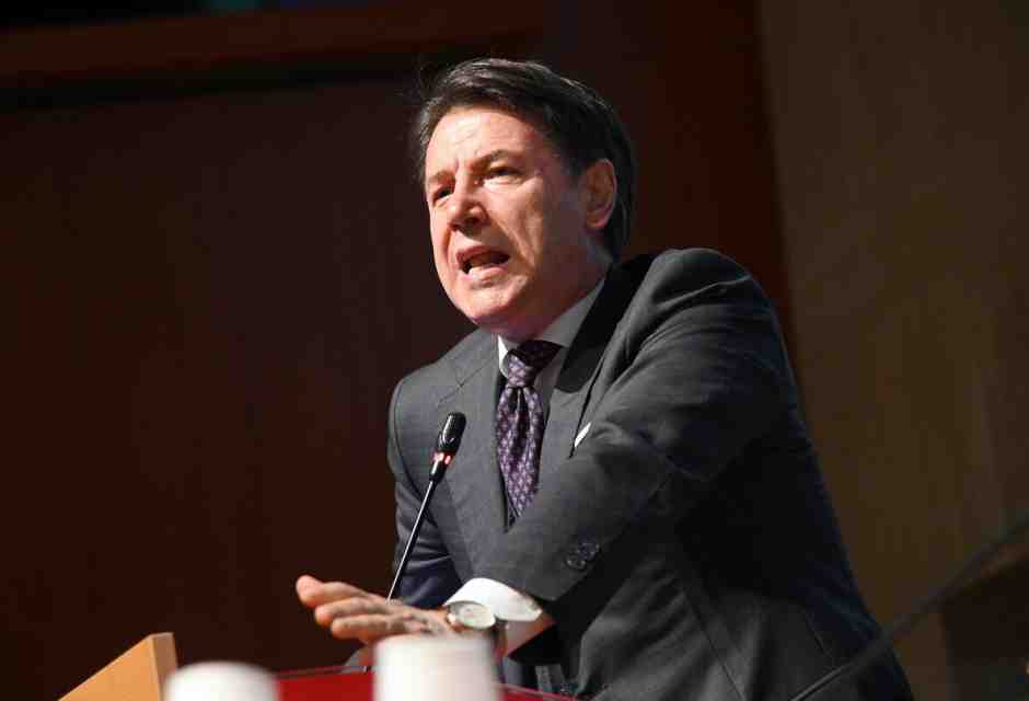 La cipolla di Conte. L’ex premier: “Trump faceva quello che dicevo io. Il M5s diviso dal Pd su Kyiv? Nulla di nuovo”