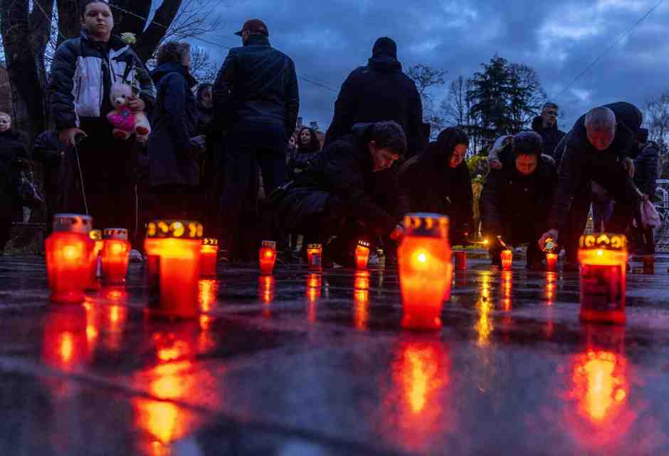 Lo choc dopo Crans-Montana. Gli psicologi tra i ragazzi: meglio i silenzi delle frasi fatte