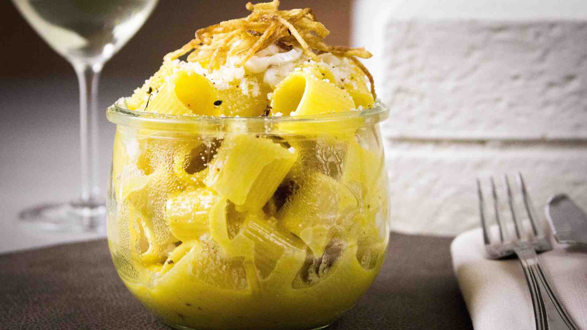 Ci sarà sempre qualcuno più puro che proverà a epurarti. Tanto vale rischiare (con la carbonara)