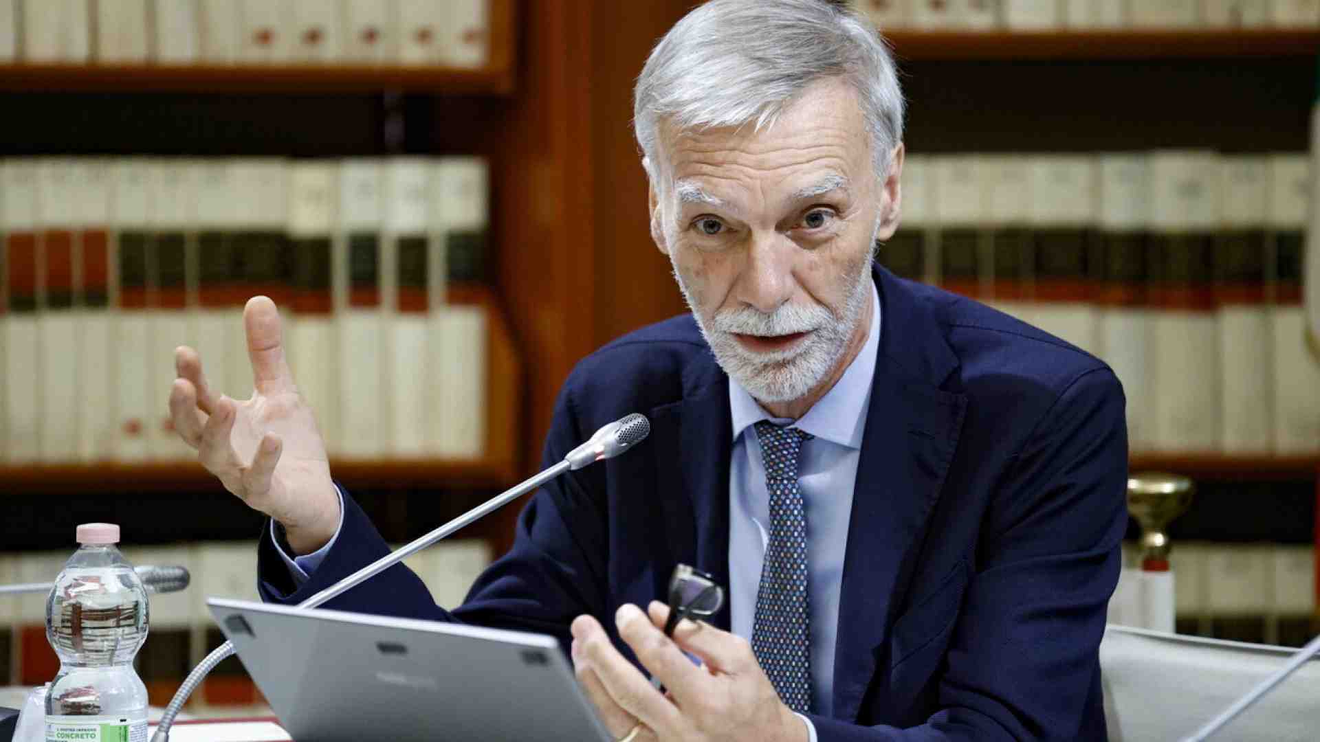 "Peccato, un fulmine a ciel sereno", dice il dem Delrio a proposito dell'astensione del M5s sull'Iran