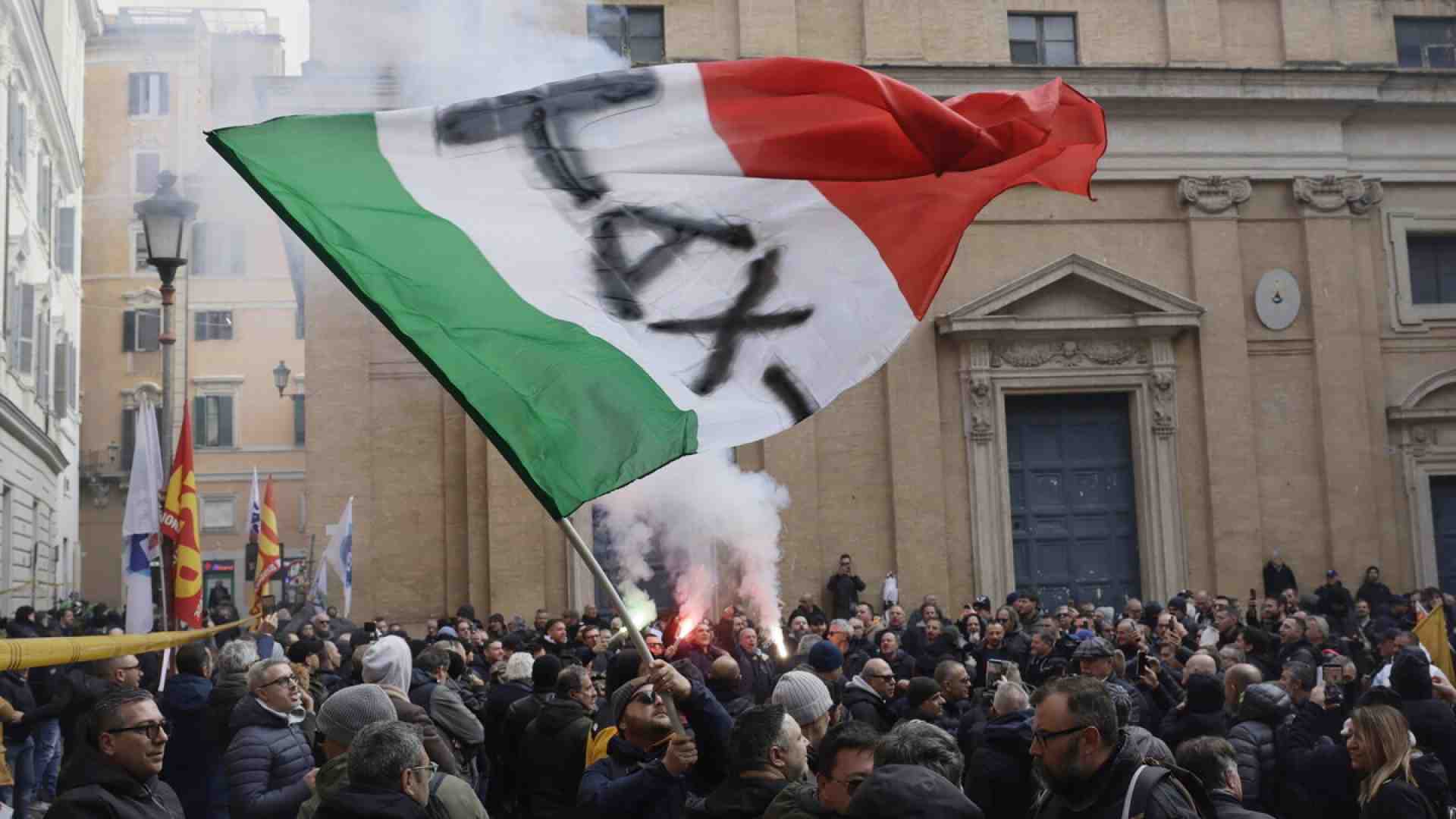 "I tassisti dell’Italia siamo noi". Breve storia di uno slogan che dice più di mille programmi