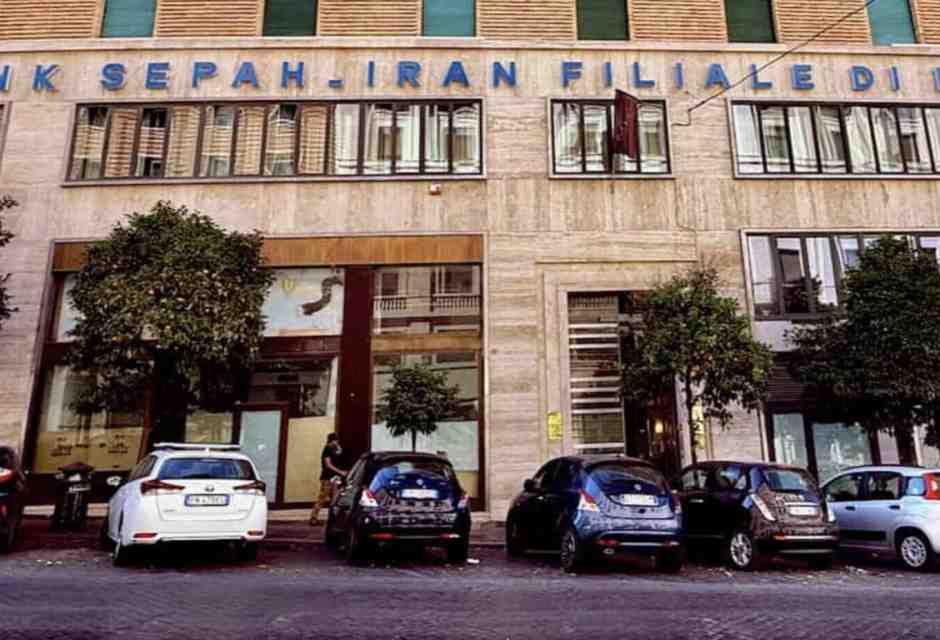 La parabola di due banche iraniane racconta un sistema finanziario al collasso