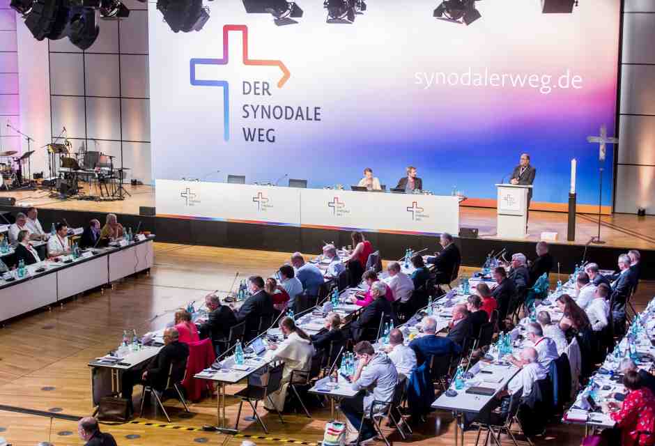 La Chiesa tedesca è pronta a dare pieni poteri ai laici. Che farà Papa Leone?