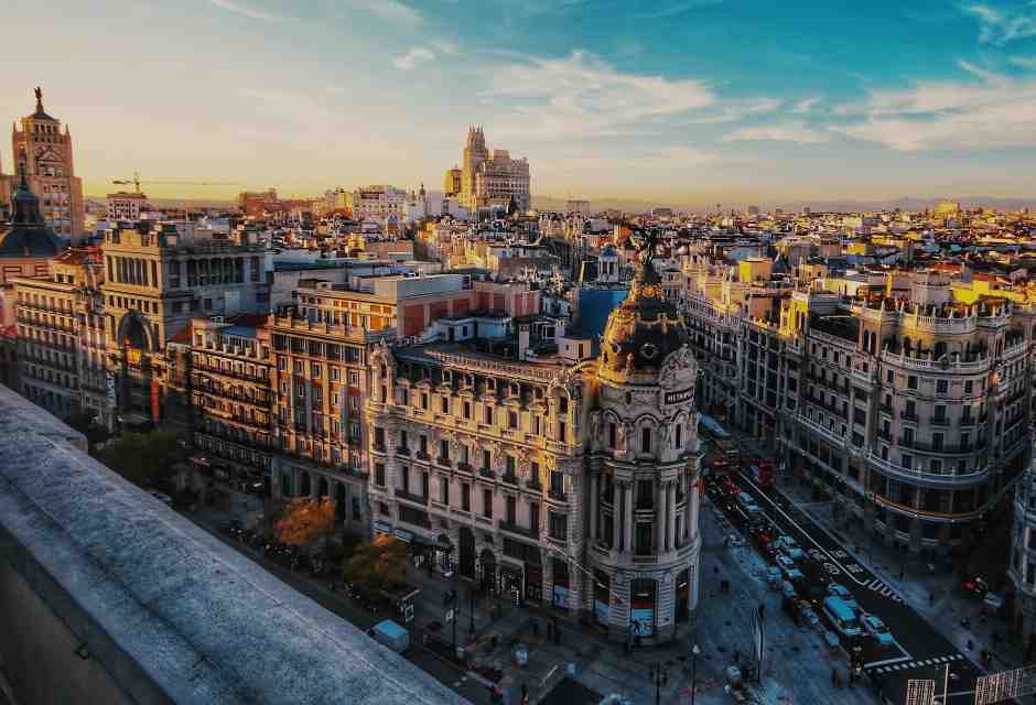 Modello Madrid: meno tasse, più deregulation. La ricetta liberale di Ayuso