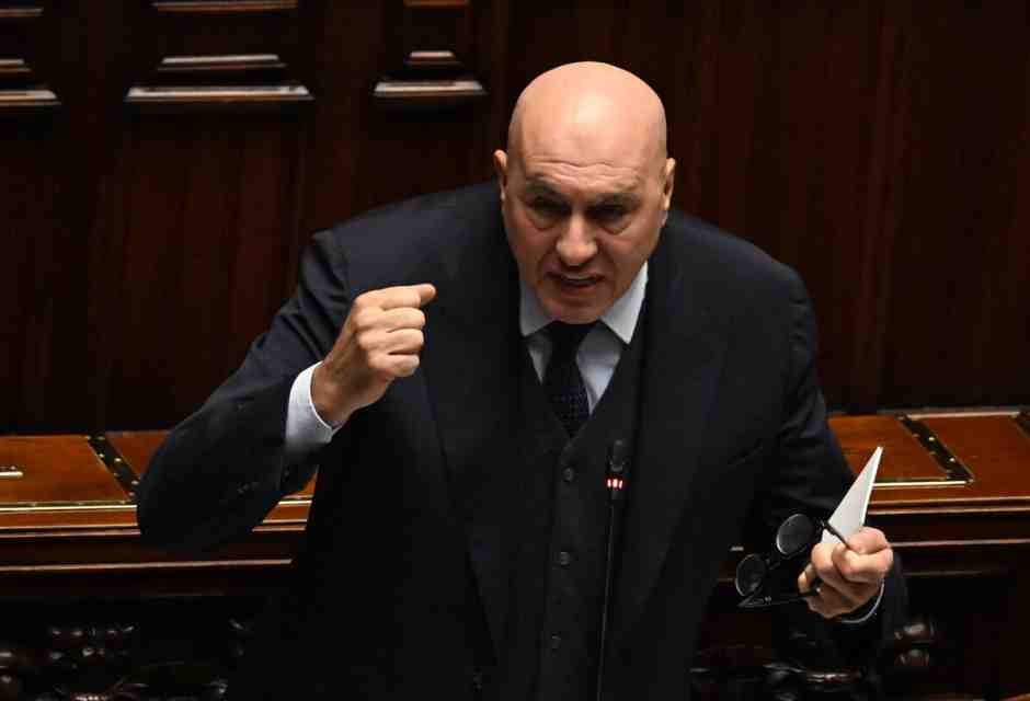 Non ci si vergogna di aiutare Kyiv: il monito di Crosetto