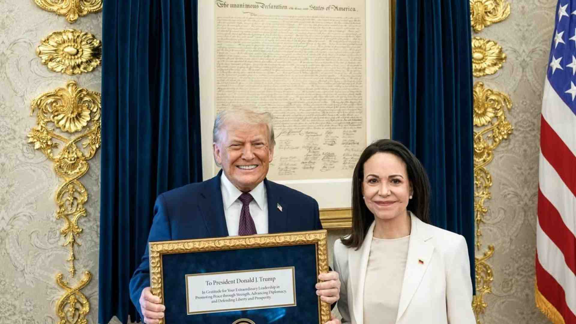 I feticisti del Nobel non capiscono il senso del gesto di Machado con Trump