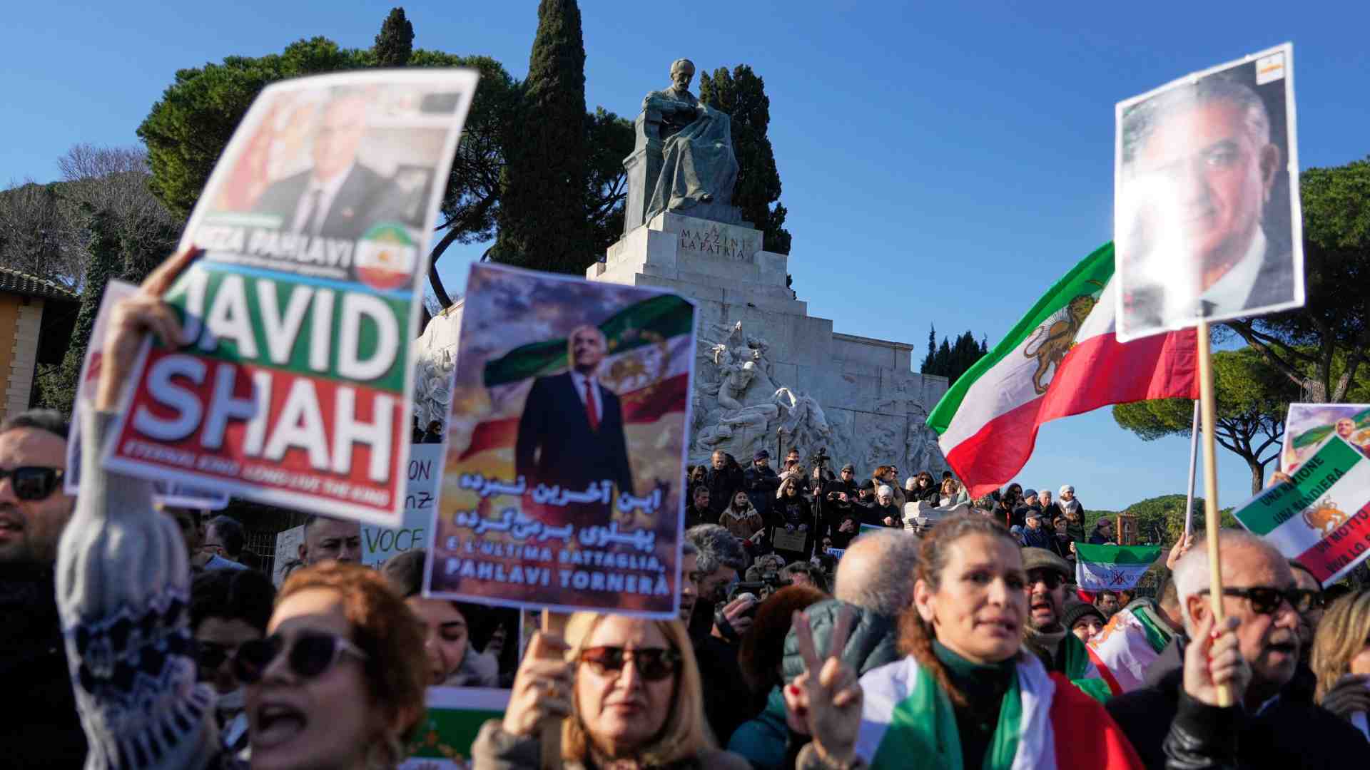 Eravamo quattro gatti in piazza contro il regime iraniano