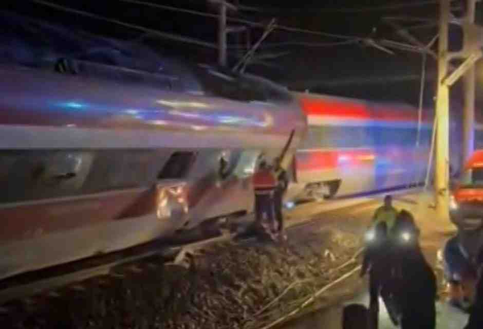 Cosa si sa dello scontro tra due treni in Spagna