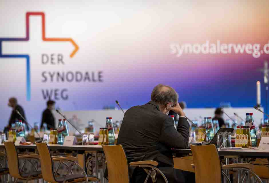 "La Chiesa non può farsi riscrivere il Catechismo dal Sinodo tedesco"