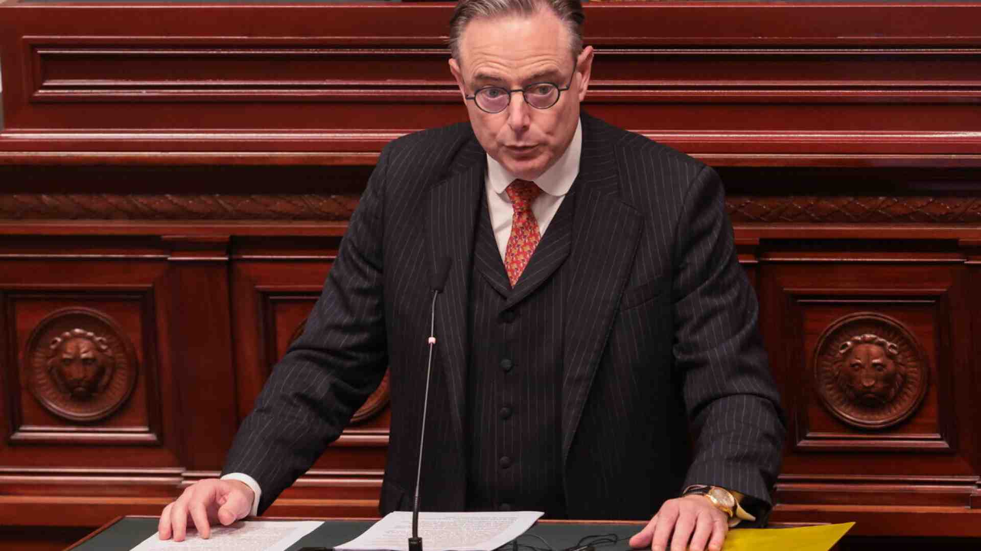 Gli europei sono divisi sulla reazione ai dazi americani. I “vassalli” secondo De Wever