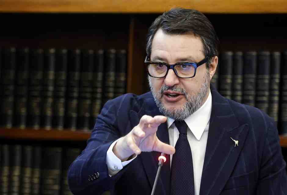 Via libera della commissione Difesa: cancellata la parola "militari" dal titolo del Dl Ucraina