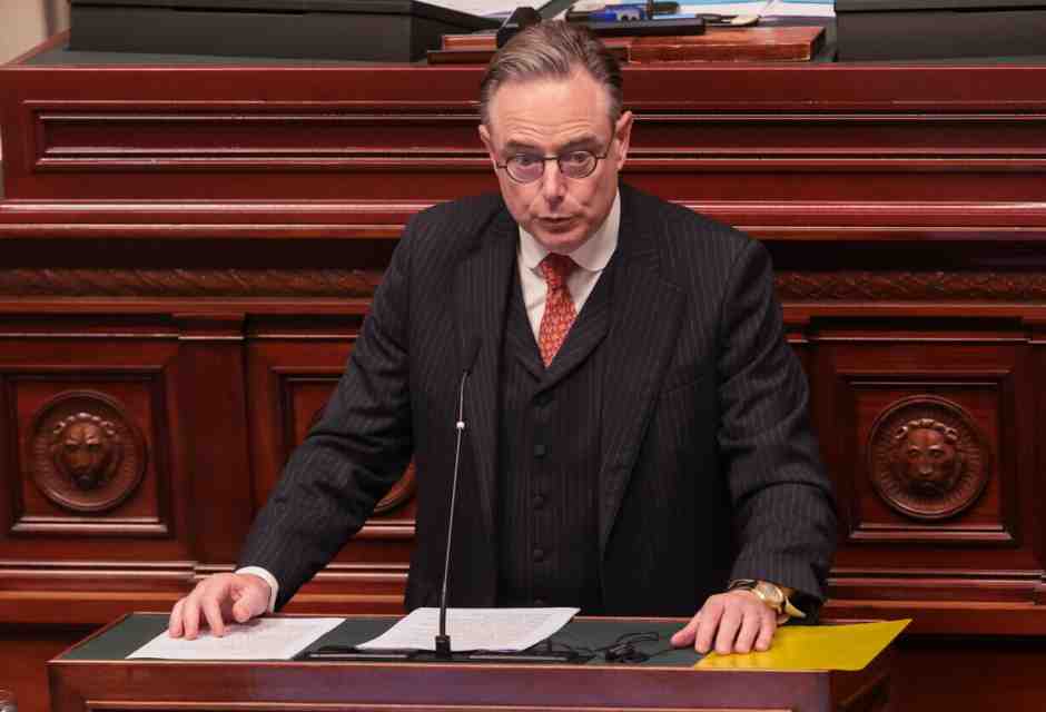 Gli europei sono divisi sulla reazione ai dazi americani. I “vassalli” secondo De Wever