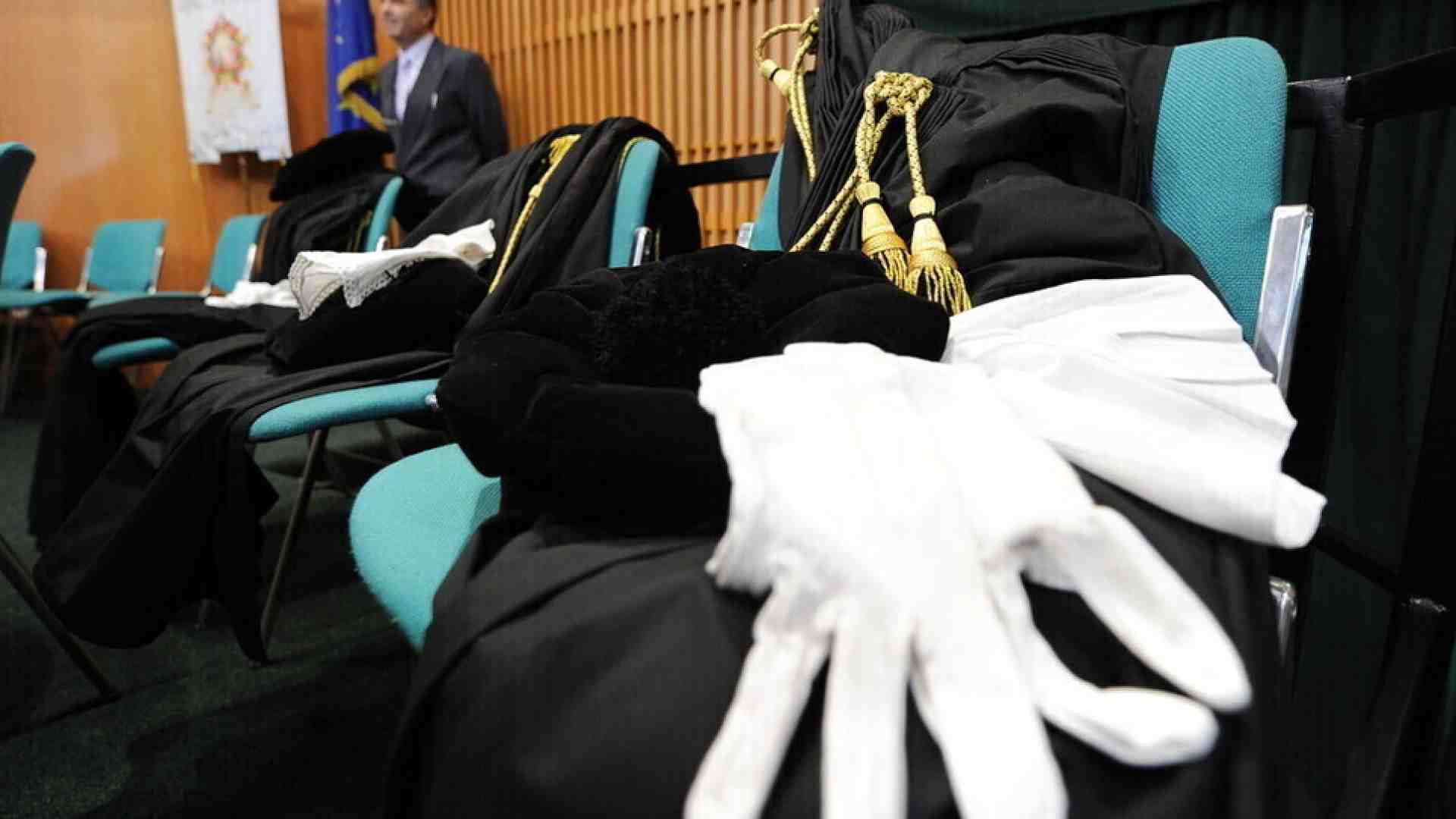 L’Anm denuncia il governo all’Ue in nome del posto fisso per tutti