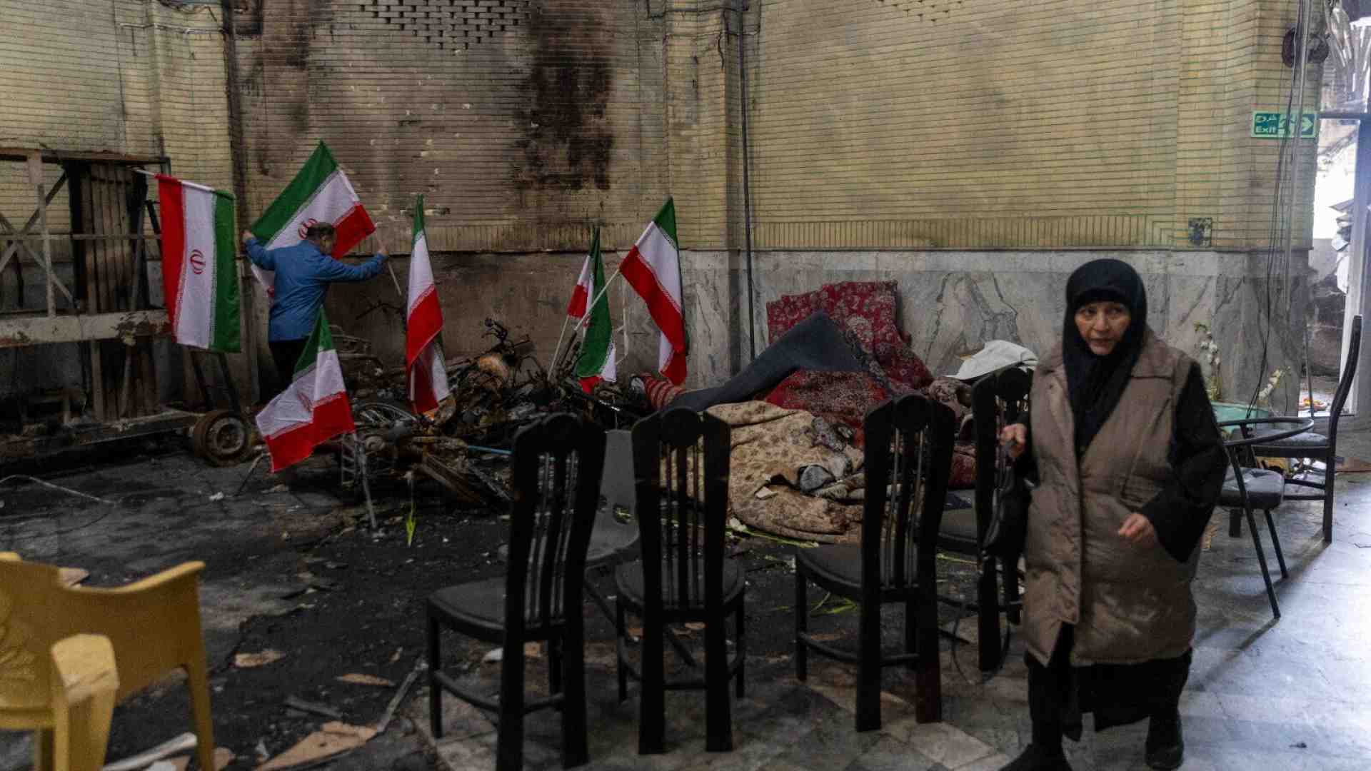 Il collasso del regime iraniano è probabile, la democrazia molto meno. Dentro ai gangli del potere