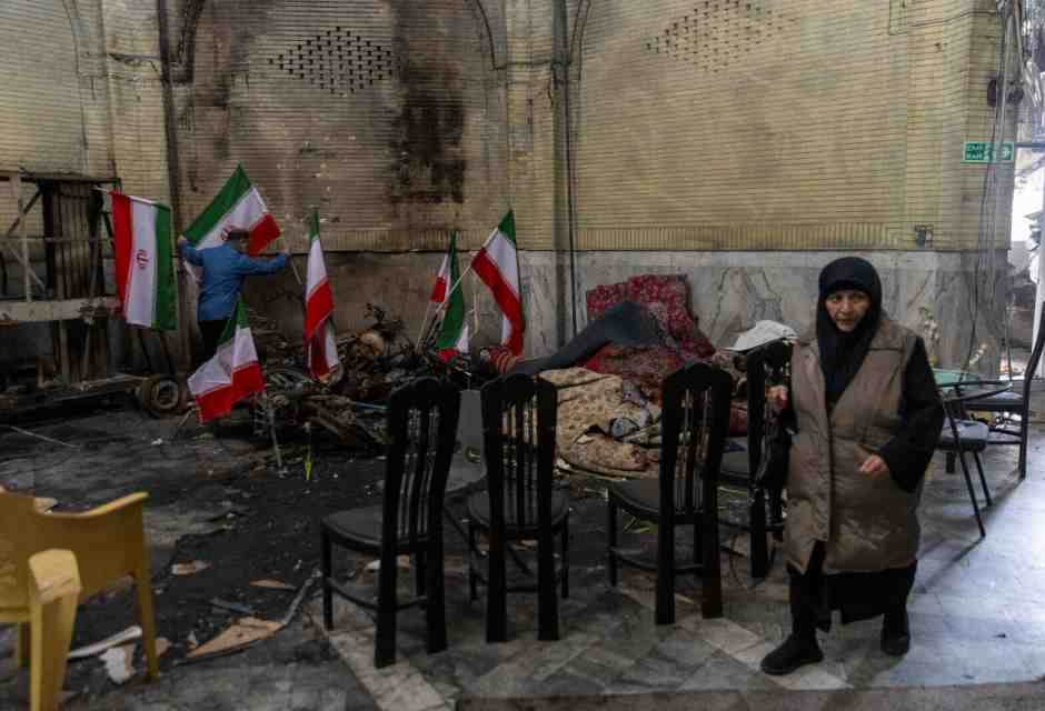 Il collasso del regime iraniano è probabile, la democrazia molto meno. Dentro ai gangli del potere