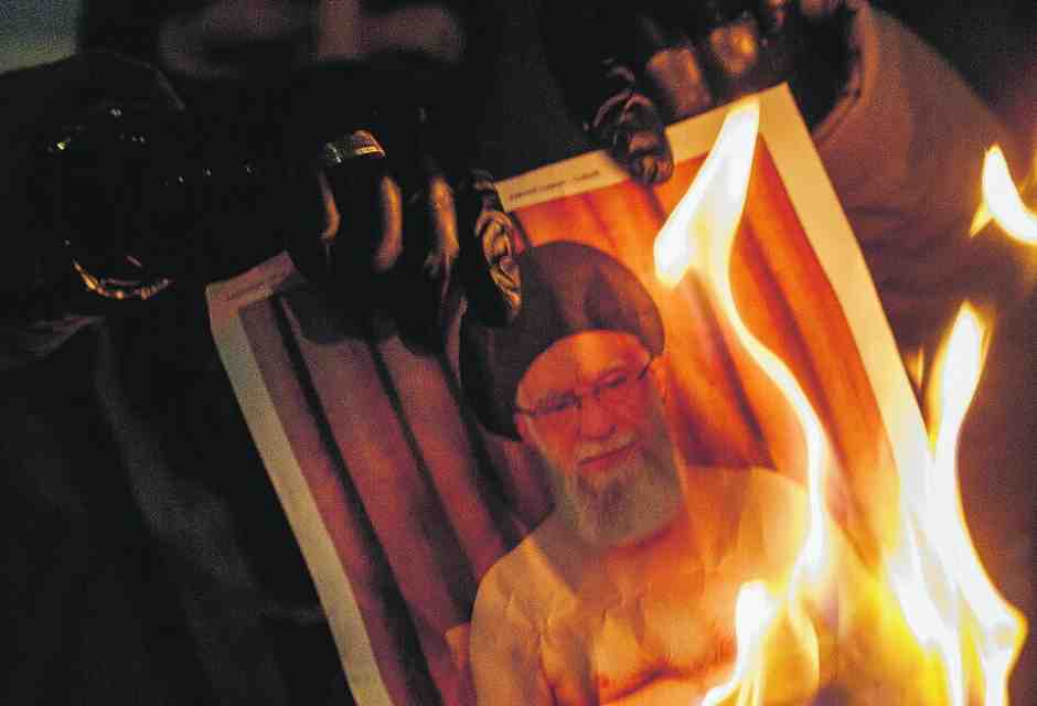 Mille notti di grida e rabbia a Teheran. La mattanza al buio di oggi e quel venerdì nero in piazza Jaleh