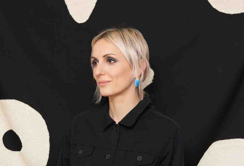 Il percorso sensibile di Alice Ronchi, un’arte che “non compiace, ma attraversa”