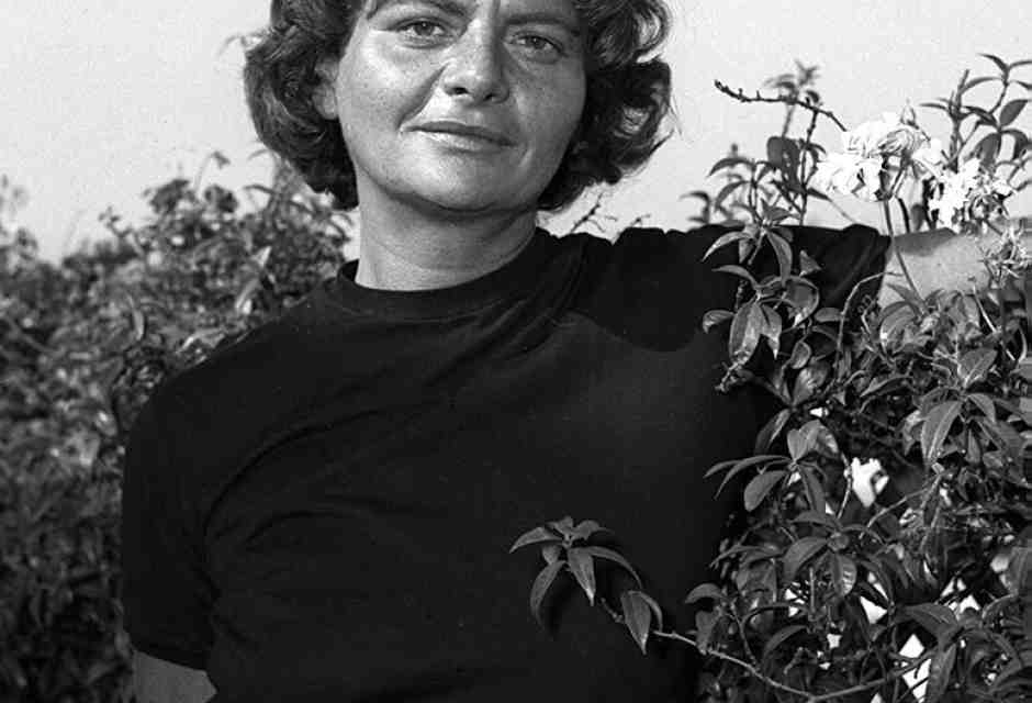 Ferì con la menzogna e stregò col sortilegio. Elsa Morante, grande e impossibile