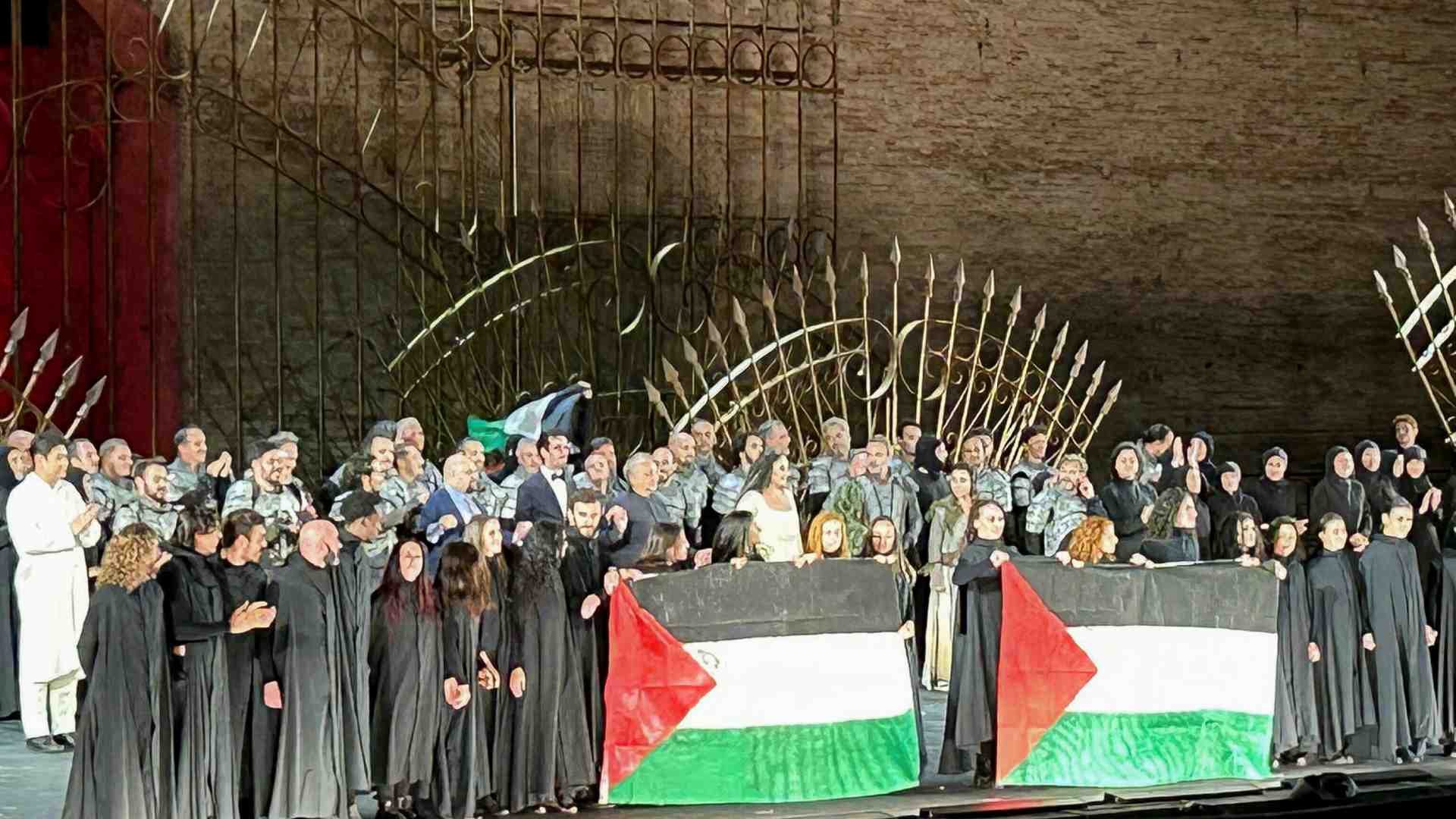 Teatro militante, no grazie. Meglio stare a casa a leggere di Peppino De Filippo