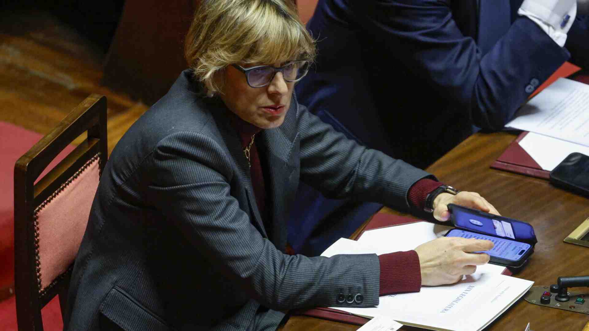 Il patto Meloni-Schlein su stupri e consenso naufraga: passa il ddl modificato dalla Lega