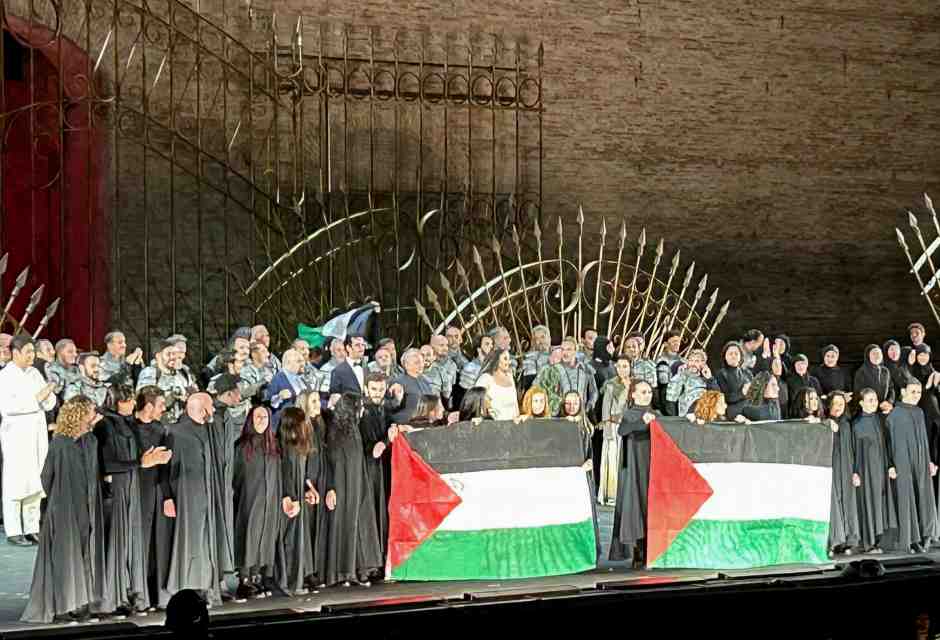 Teatro militante, no grazie. Meglio stare a casa a leggere di Peppino De Filippo