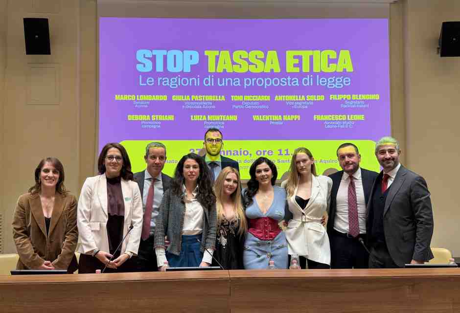 Raccolta firme contro la tassa etica. “Così sarà fuga di fica”, dicono le pornostar